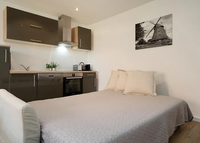 Dorfstrasse 24 Hahn Grebin