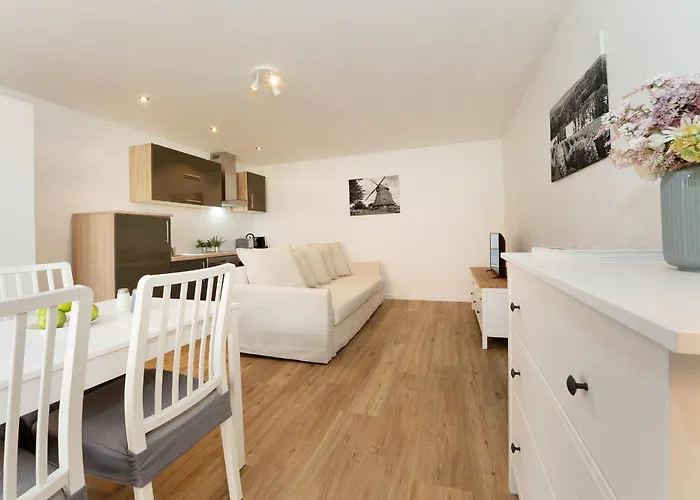 Dorfstrasse 24 Hahn *