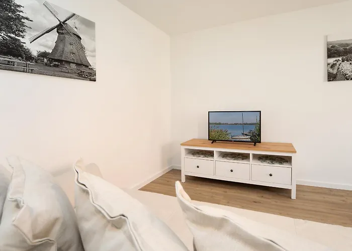 Dorfstrasse 24 Hahn * Grebin